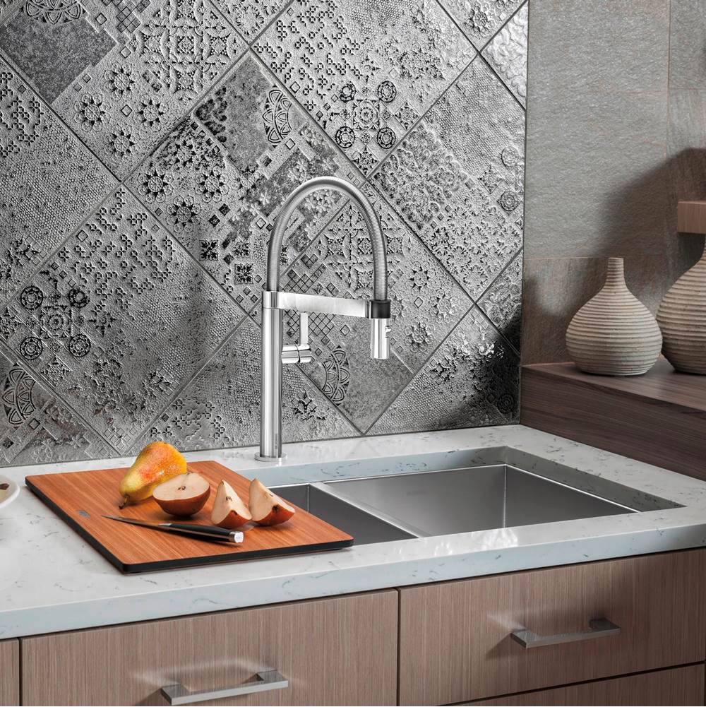 Quatrus R0 33'' 60/40 Double Bowl Undermount Stainless Kitchen Sink