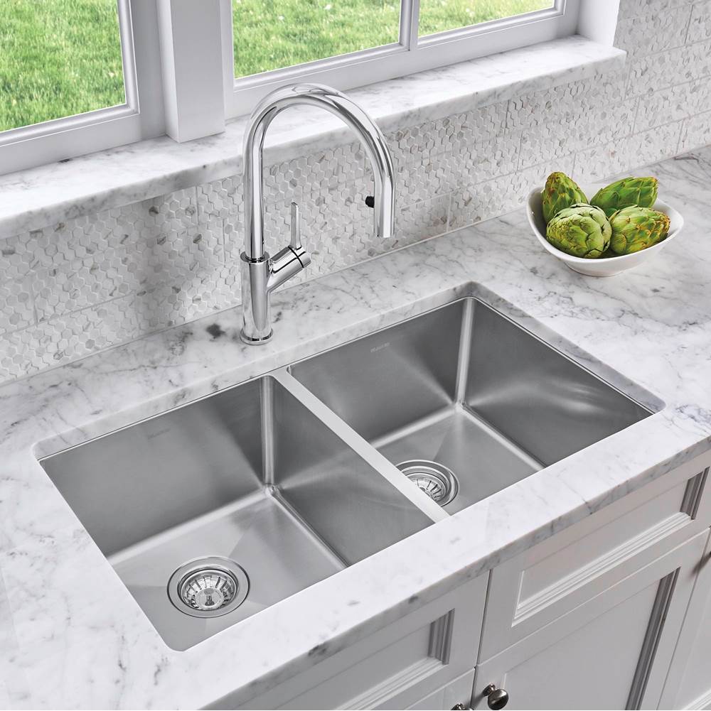 Quatrus R15 32'' 50/50 Double Bowl Undermount Stainless Steel Kitchen Sink