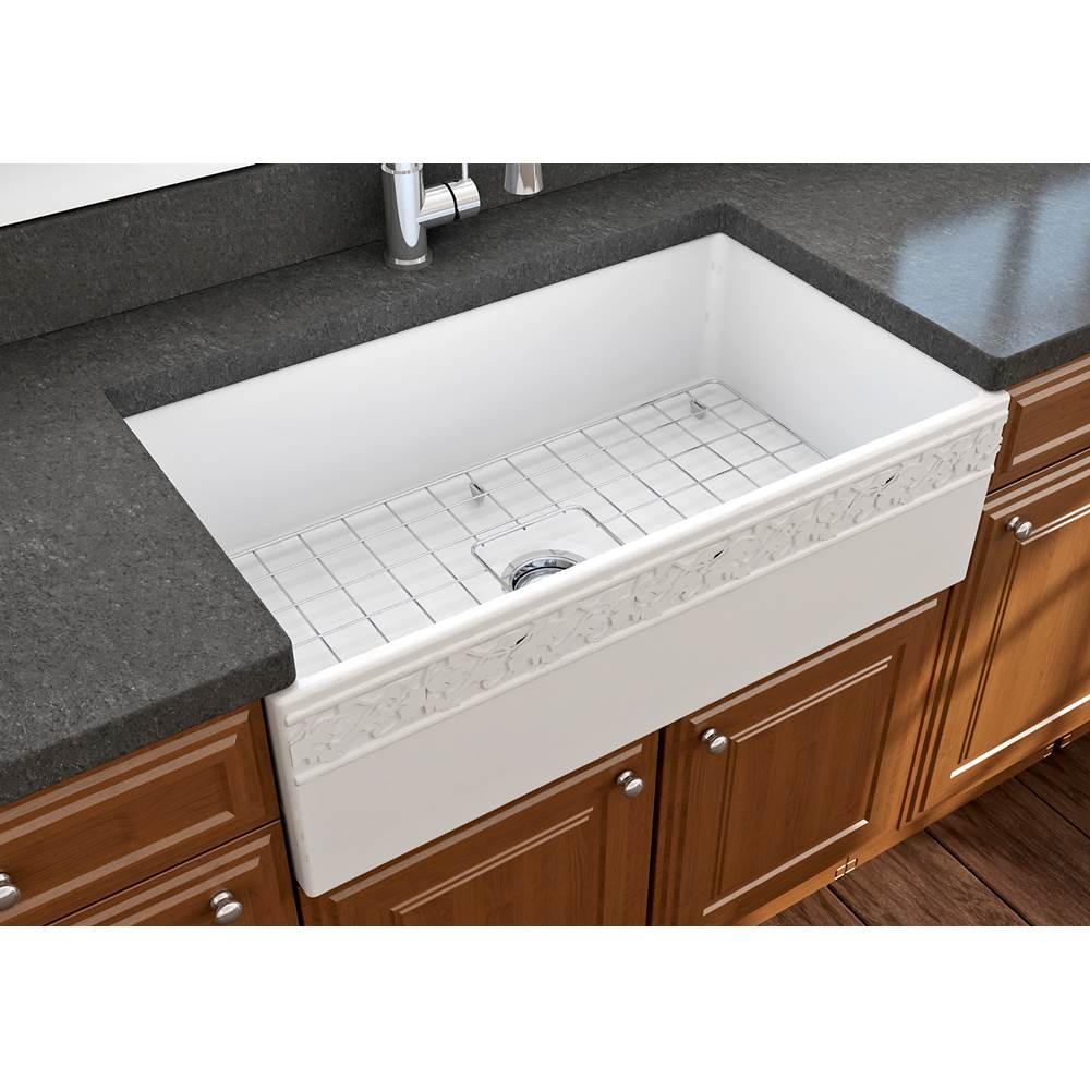Vigneto Apron Front Fireclay 33 in. Single Bowl Kitchen Sink with Protective Bottom Grid and Strainer in White