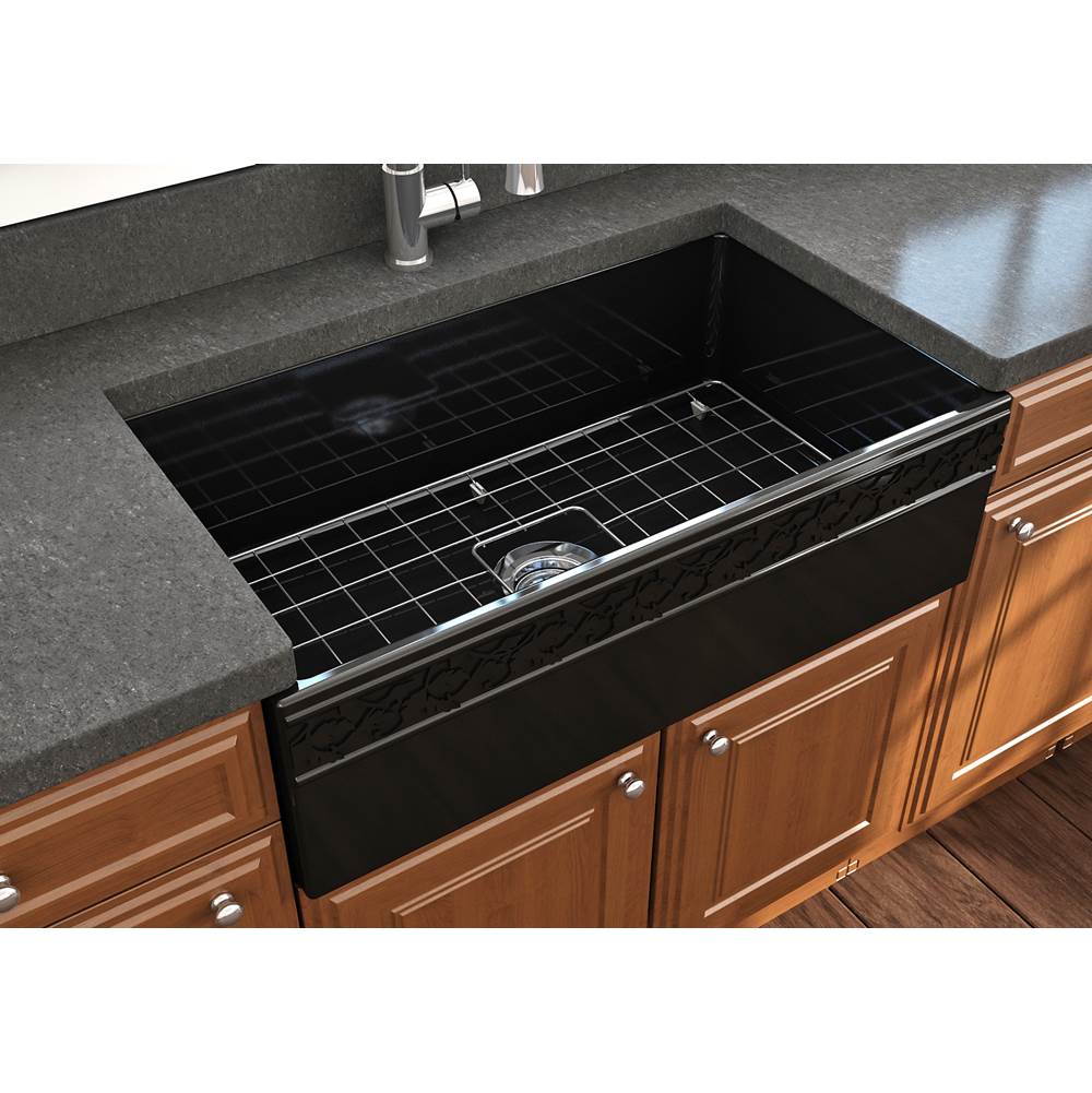 Vigneto Apron Front Fireclay 33 in. Single Bowl Kitchen Sink with Protective Bottom Grid and Strainer in White