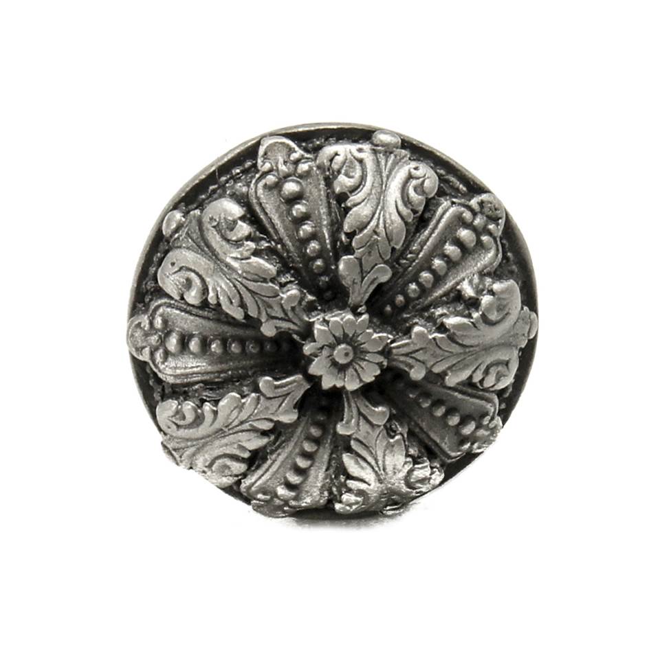 Acanthus Med Knob Renaissance Style With Feather Scroll Foot