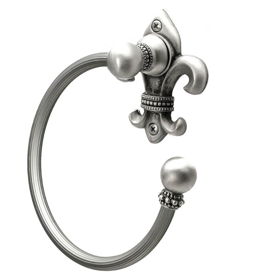 Charlemagne Swing Towel Reeded Ring Right