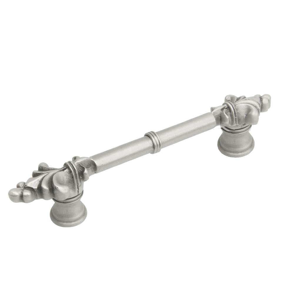Charlemagne Classic 4'' O.C. Pull w/ Small Fleur De Lys On Ends