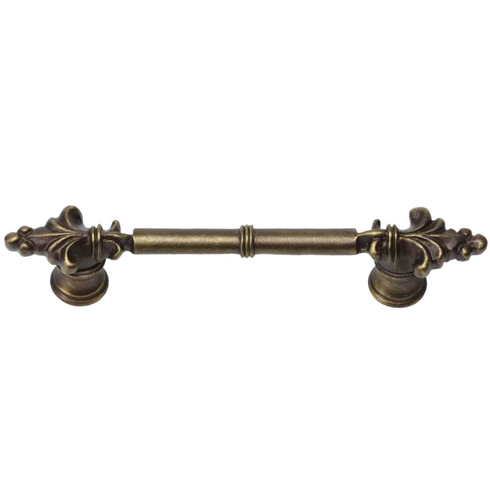 Charlemagne Classic 4'' O.C. Pull w/ Small Fleur De Lys On Ends