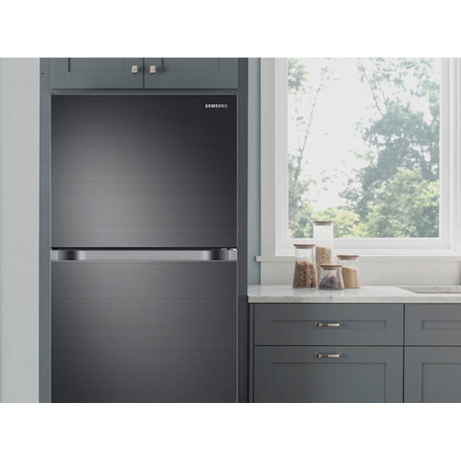Factory installed Ice Maker, Top Mount, Black Stainless, 18 cu-ft