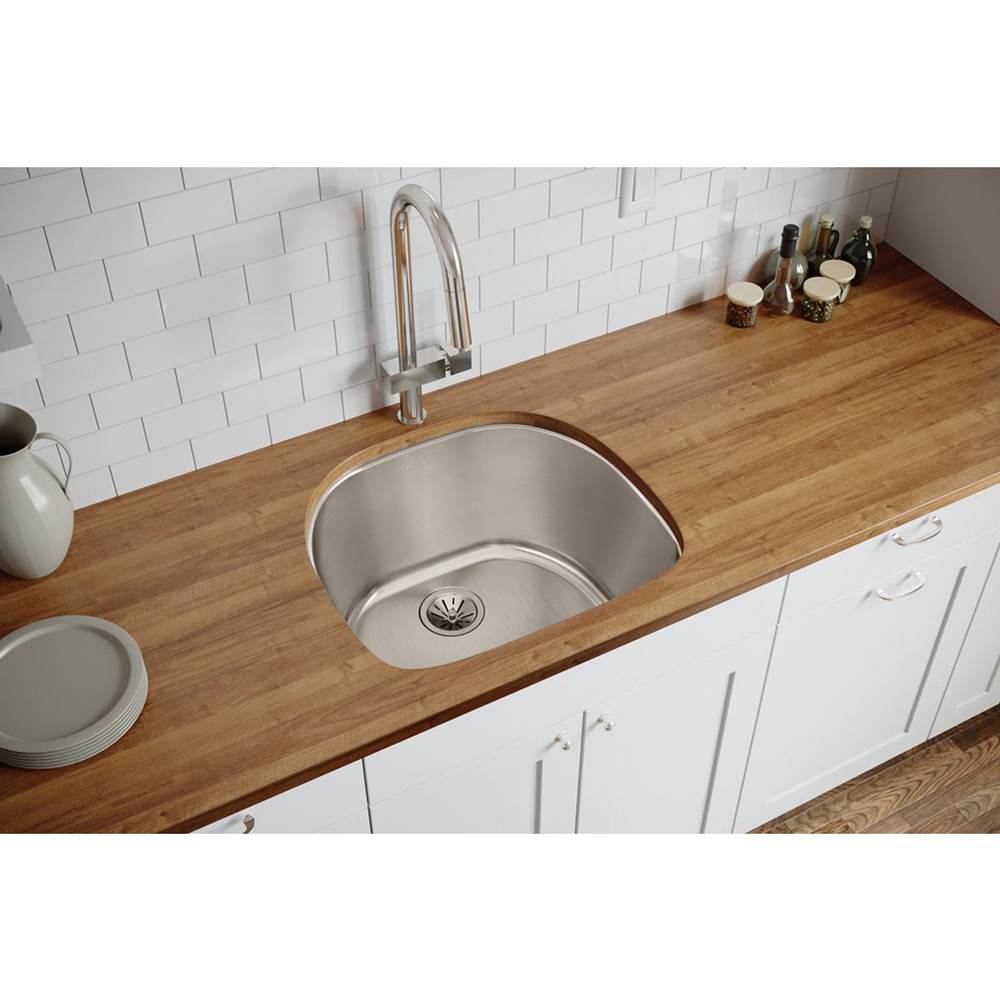 18 Gauge Stainless Steel 23.625'' x 21.25'' x 10'' Single Bowl Undermount Kitchen Sink