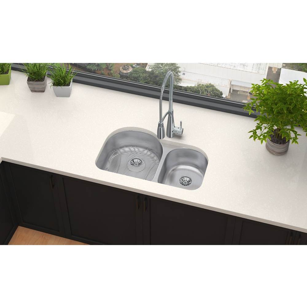 18 Gauge Stainless Steel 31.25'' x 20'' x 7.5'' Double Bowl Undermount Kitchen Sink Kit
