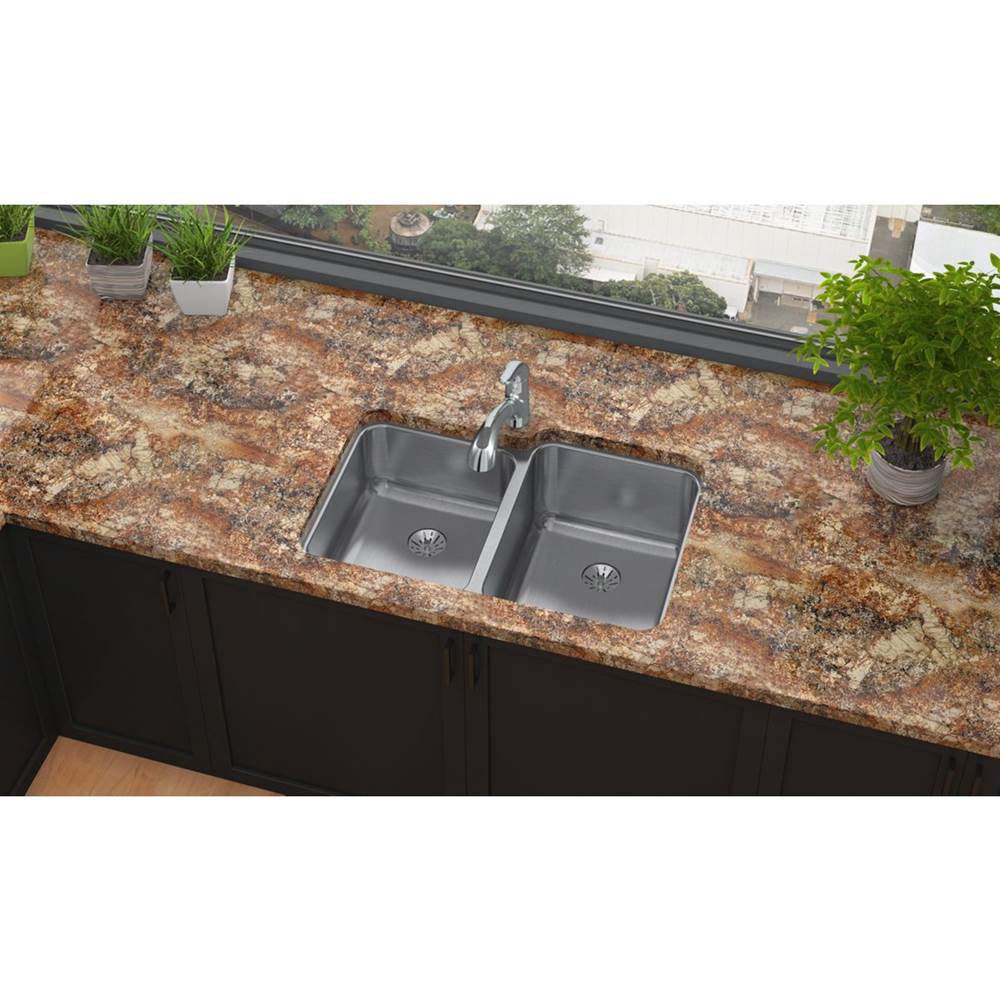 18 Gauge Stainless Steel 31.25'' x 20.5'' x 9.875'' Double Bowl Undermount Kitchen Sink Kit