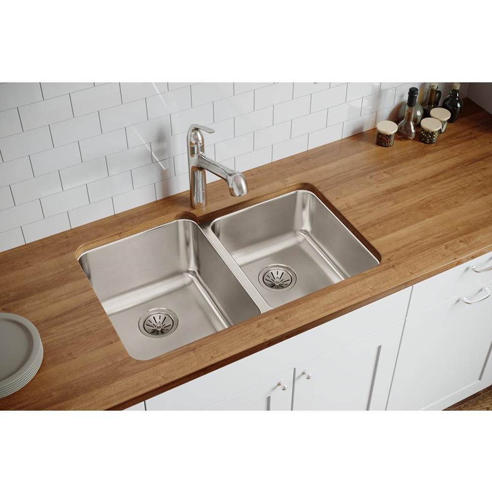 18 Gauge Stainless Steel 31.25'' x 20.5'' x 9.875'' Double Bowl Undermount Kitchen Sink