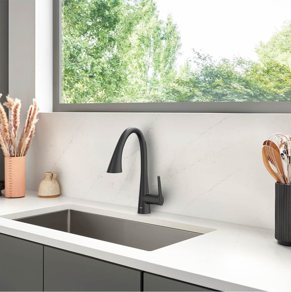 Single-Handle Pull Down Kitchen Faucet Triple Spray 1.75 GPM
