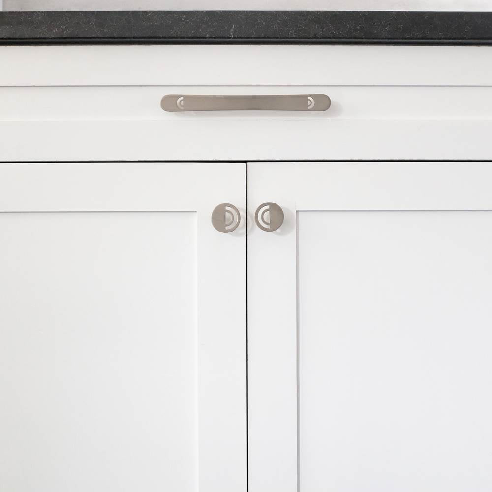 Horizon 1-1/2 in (38 mm) Width Matte Black Cabinet Knob