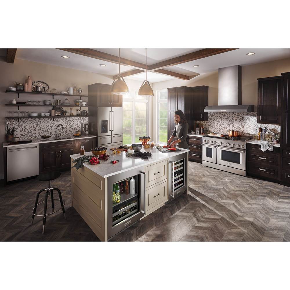 24 Kad Step Left Black Stainless Beverage Center