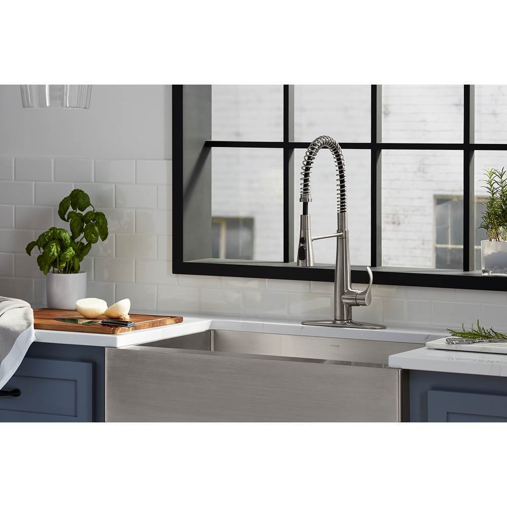 Simplice Semi-professional kitchen sink faucet with three-function sprayhead