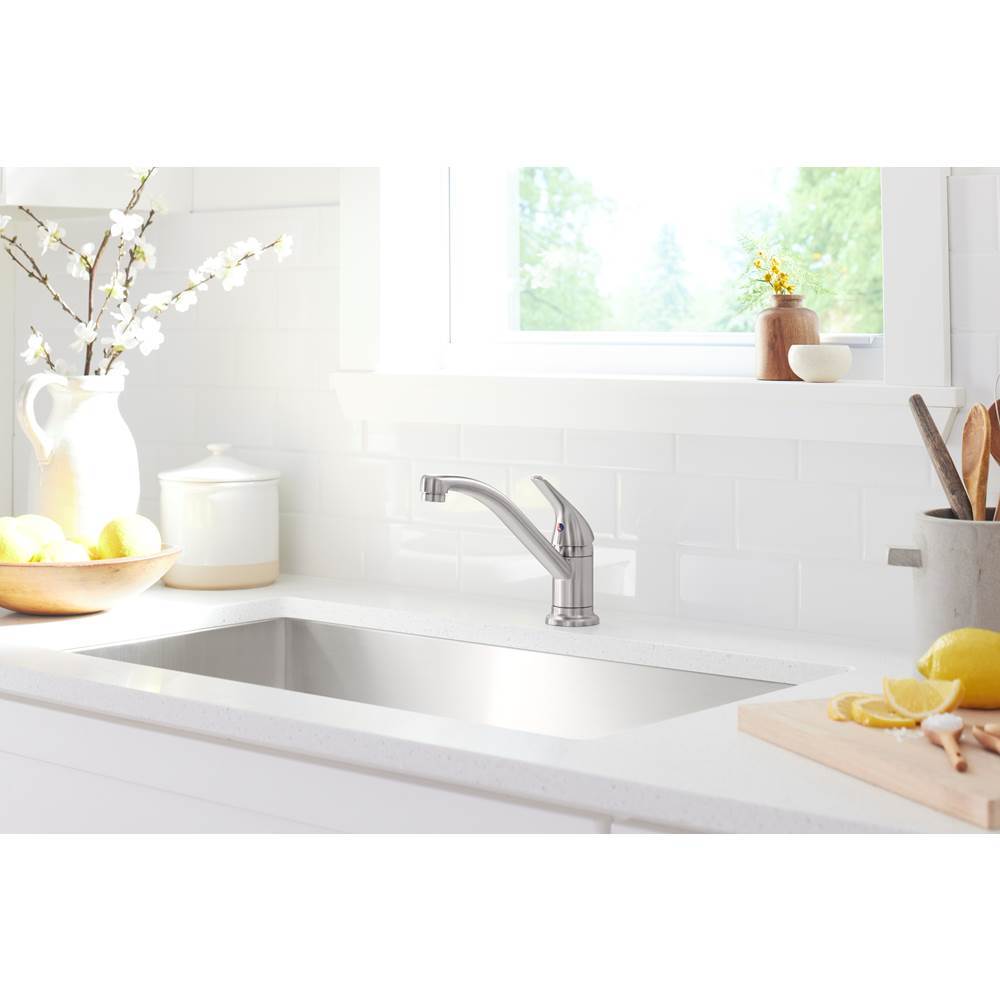 Jolt Single-handle kitchen sink faucet