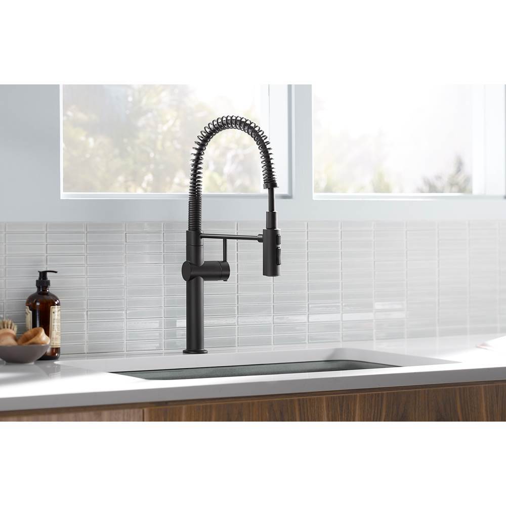 Crue Semi-professional kitchen sink faucet with three-function sprayhead
