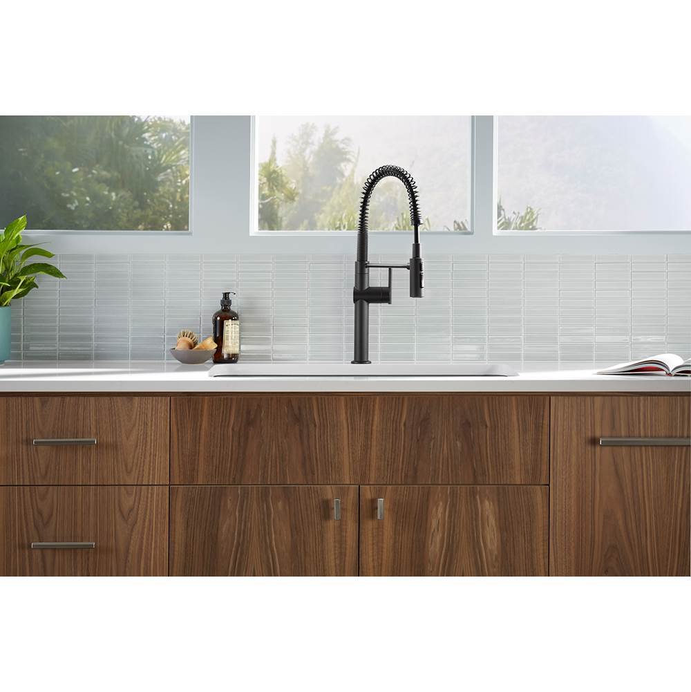 Crue Semi-professional kitchen sink faucet with three-function sprayhead