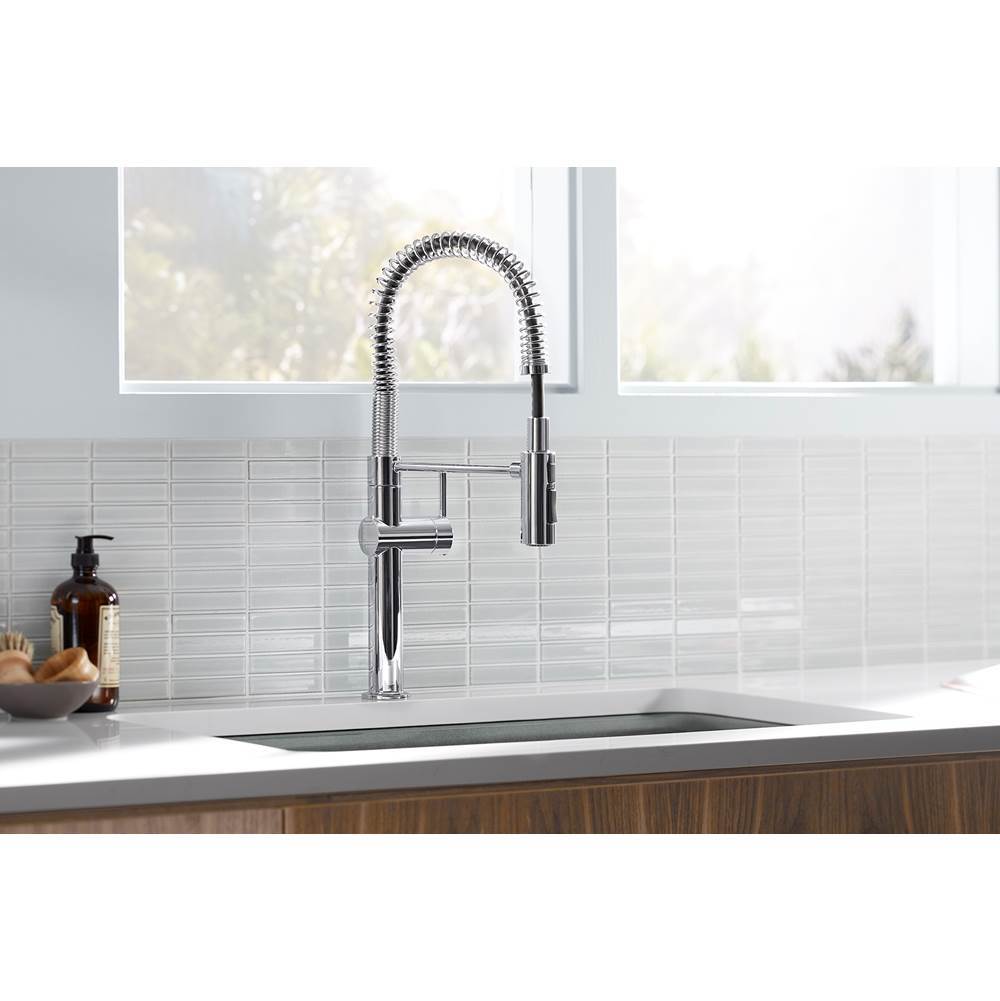 Crue Semi-professional kitchen sink faucet with three-function sprayhead