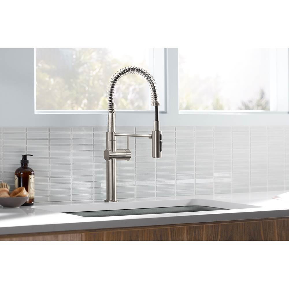 Crue Semi-professional kitchen sink faucet with three-function sprayhead