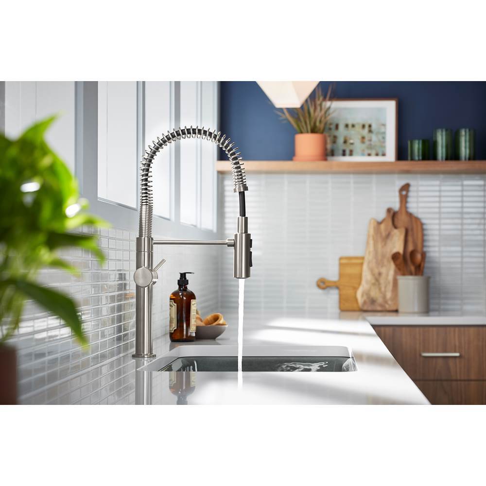 Crue Semi-professional kitchen sink faucet with three-function sprayhead