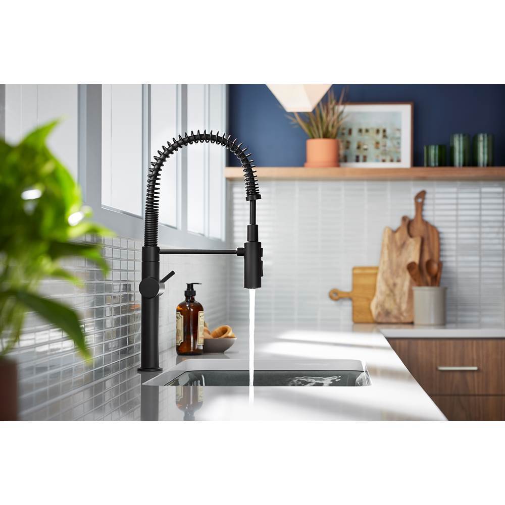 Crue Semi-professional kitchen sink faucet with three-function sprayhead
