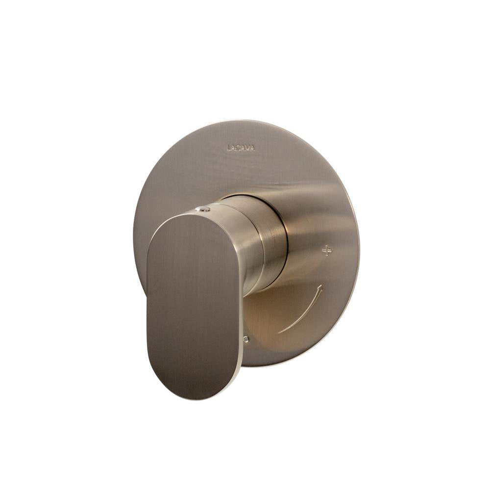 Lacava - Flou-trim- Built-in progressive pressure balancing mixer with a lever handle and round backplate. Water flow rate: 5.6 gpm DIAM: 5'' - Brushed Nickel