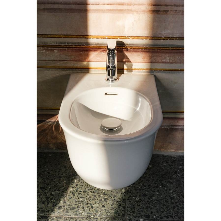Wall-hung bidet
