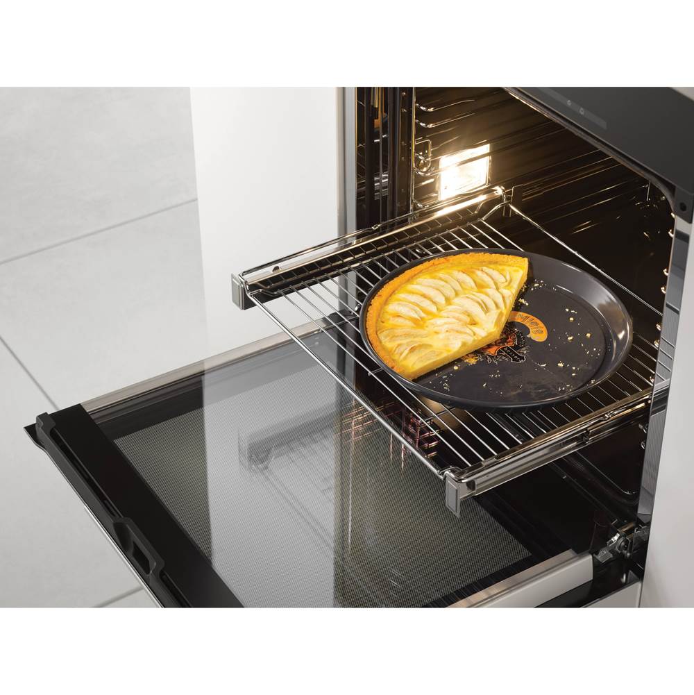 HBFL 27-1 - 11'' Round PC Baking Tray with Miele logo