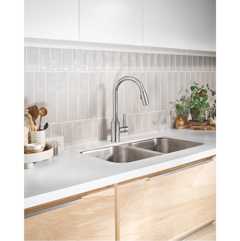 Genta LX Single-Handle Pull-Down Sprayer Modern Kitchen Faucet with Reflex and Power Boost Chrome