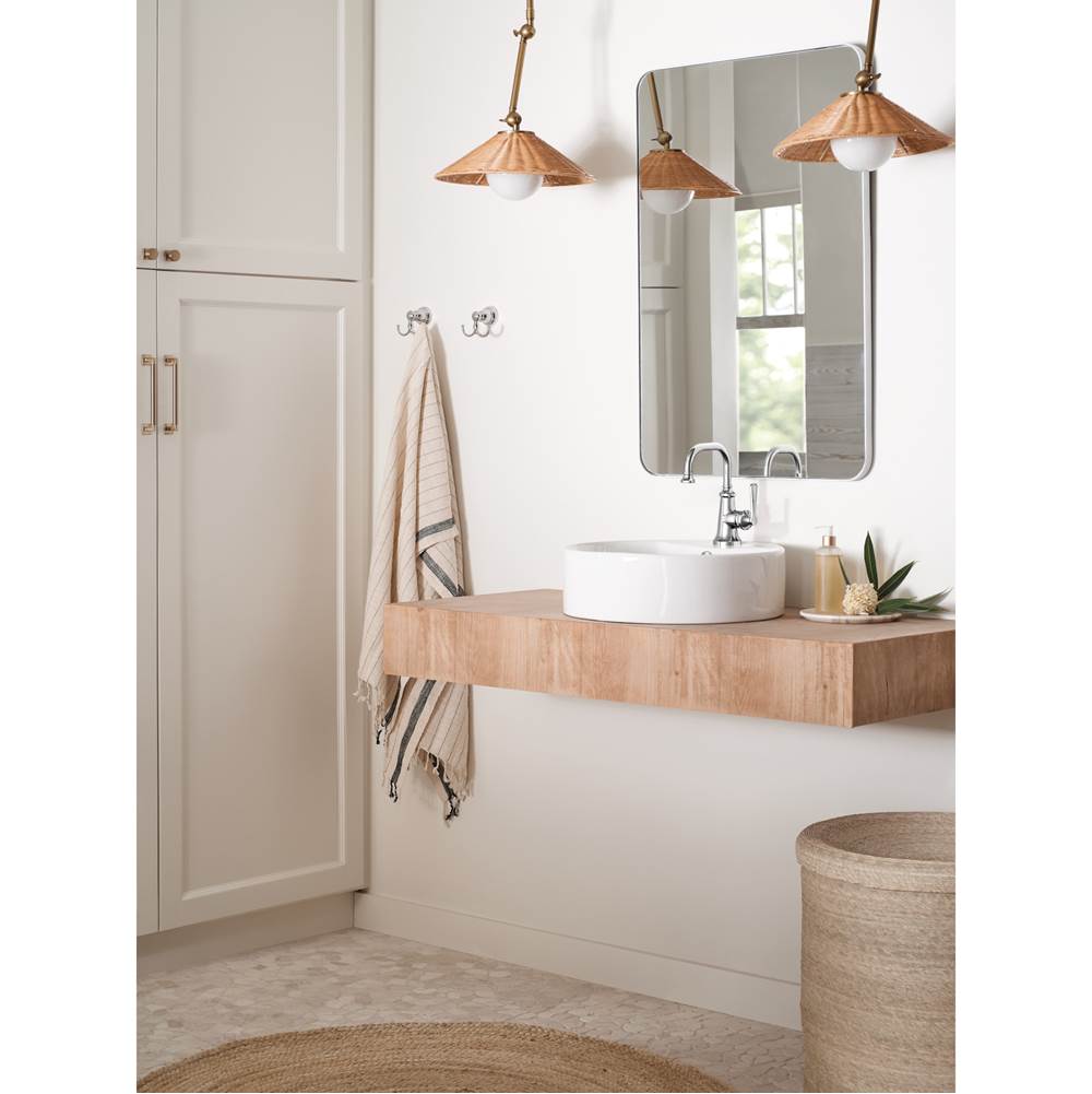 Colinet One-Handle Single Hole Traditional Bathroom Sink Faucet in Chrome
