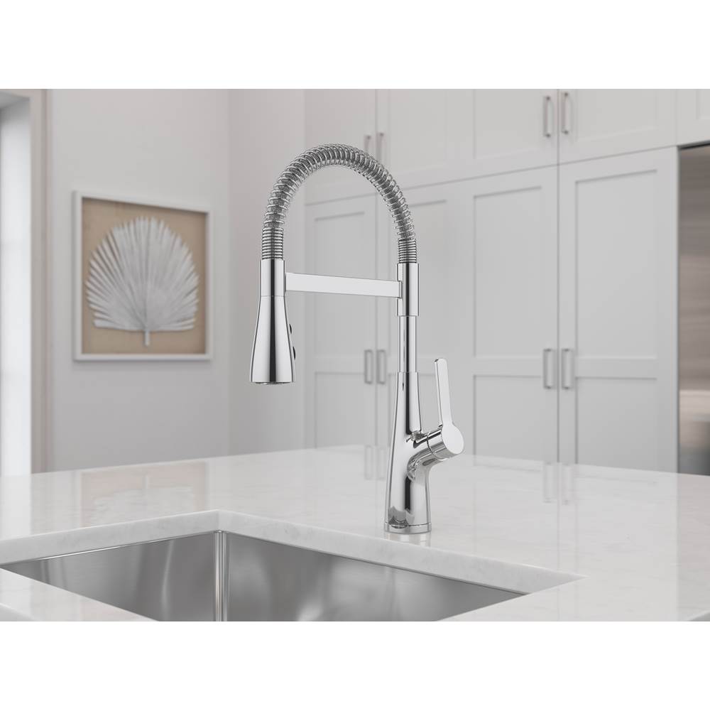 Neera Pull-Down Kitchen Faucet in Matte Black
