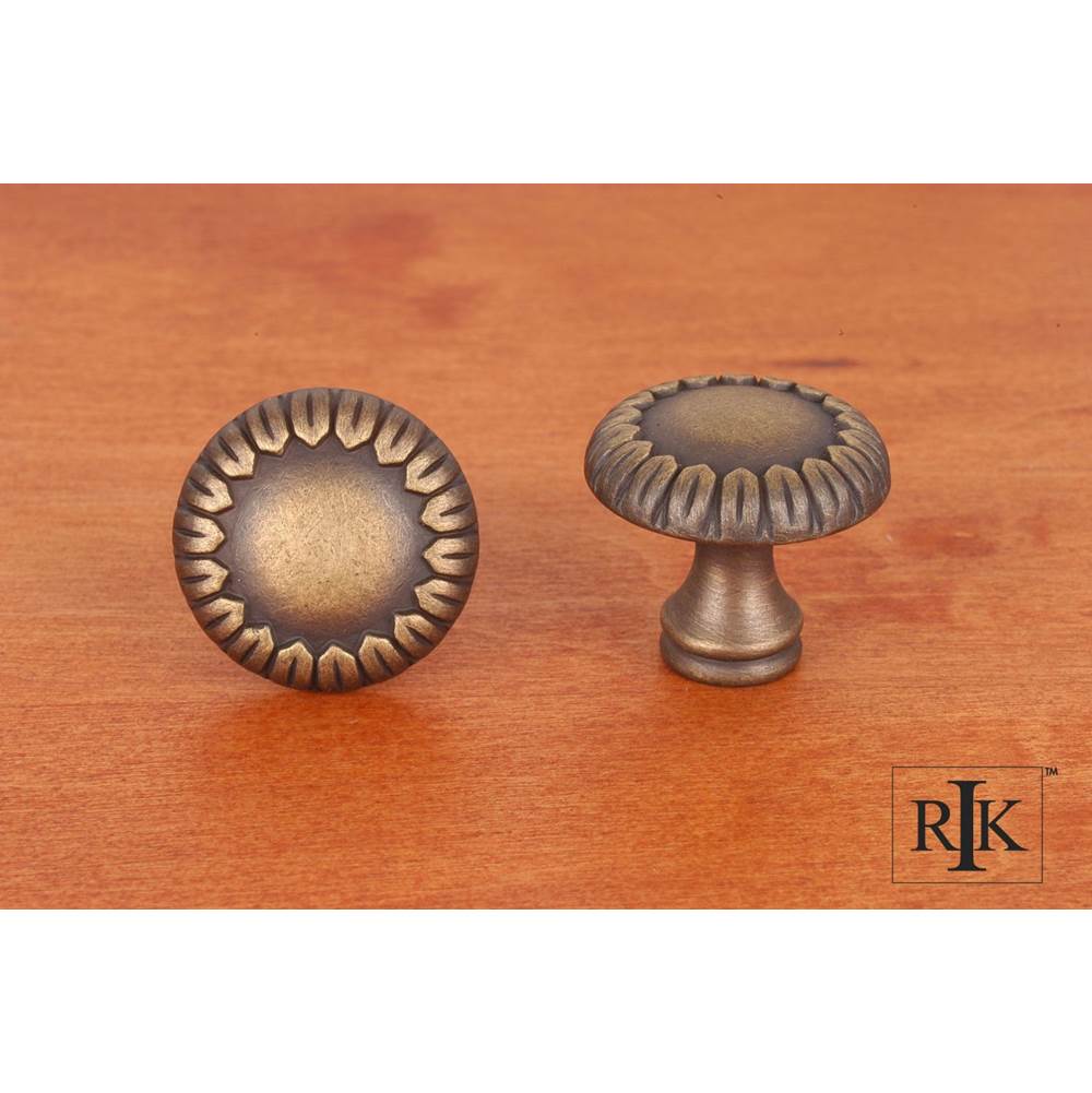 RK International - Small Petals at Edge Knob - Antique English