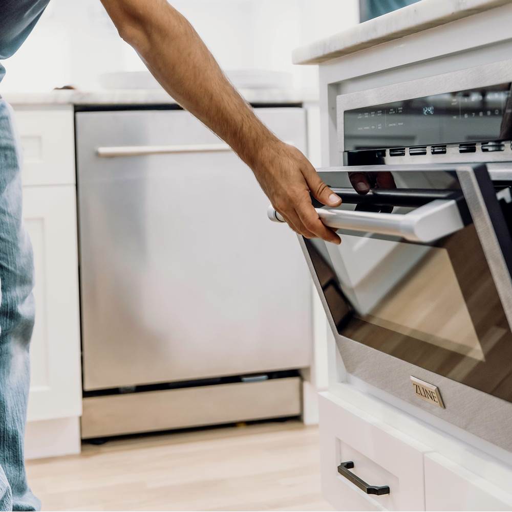 24'' Microwave Oven in Stainless Steel