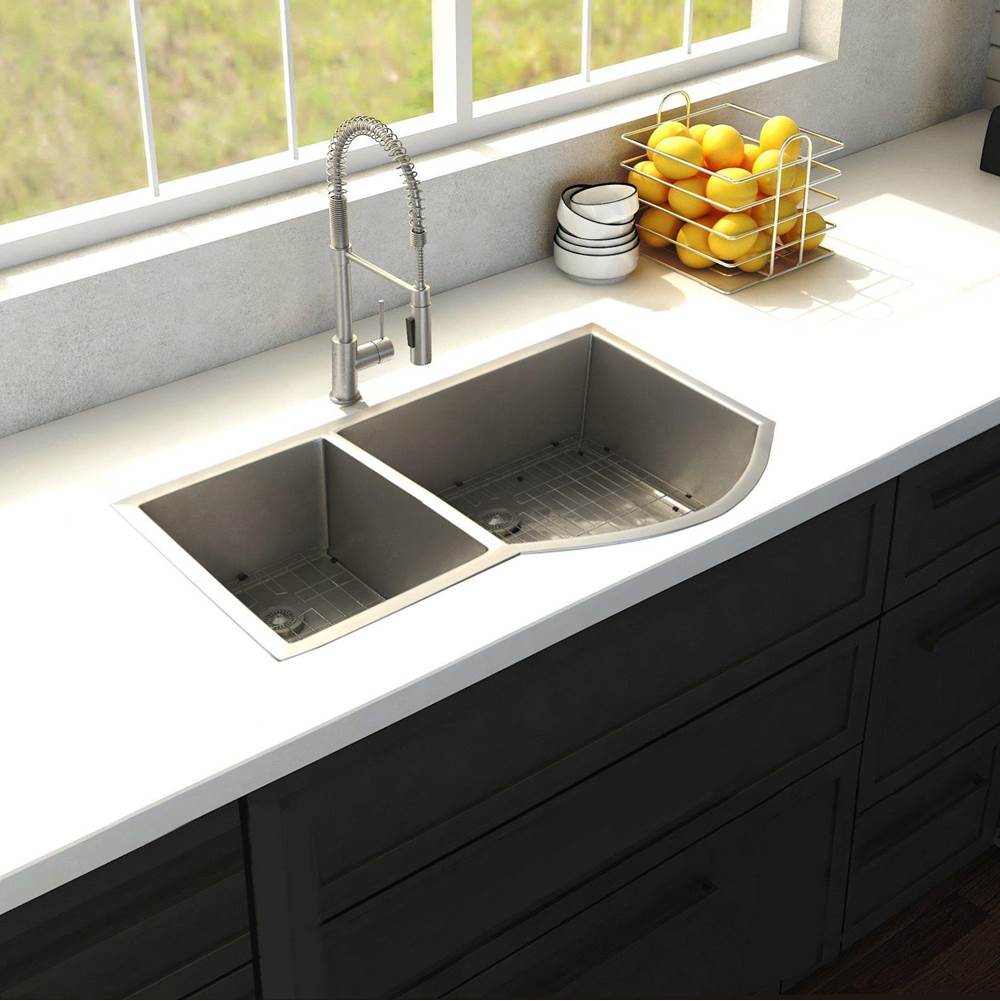 Cortina 33'' Undermount Double Bowl Sink in Stainless Steel