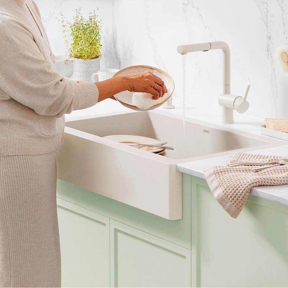 Linus Low Arc Pull-Out Dual-Spray Kitchen Faucet - Volcano Gray