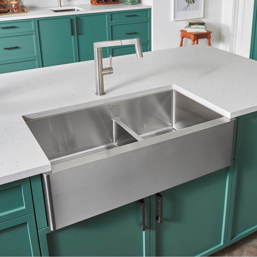 Quatrus R15 33'' 60/40 Double Bowl Apron-Front Stainless Steel Farmhouse Sink with Low Divide