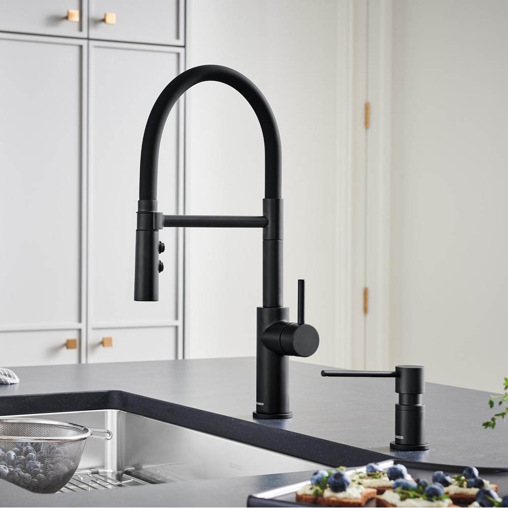 Catris Flexo Semi-Pro Pull-Down Dual-Spray Kitchen Faucet - Matte Black