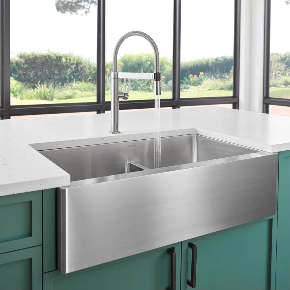 Quatrus R15 33'' 60/40 Double Bowl Apron-Front Stainless Steel Farmhouse Sink with Low Divide