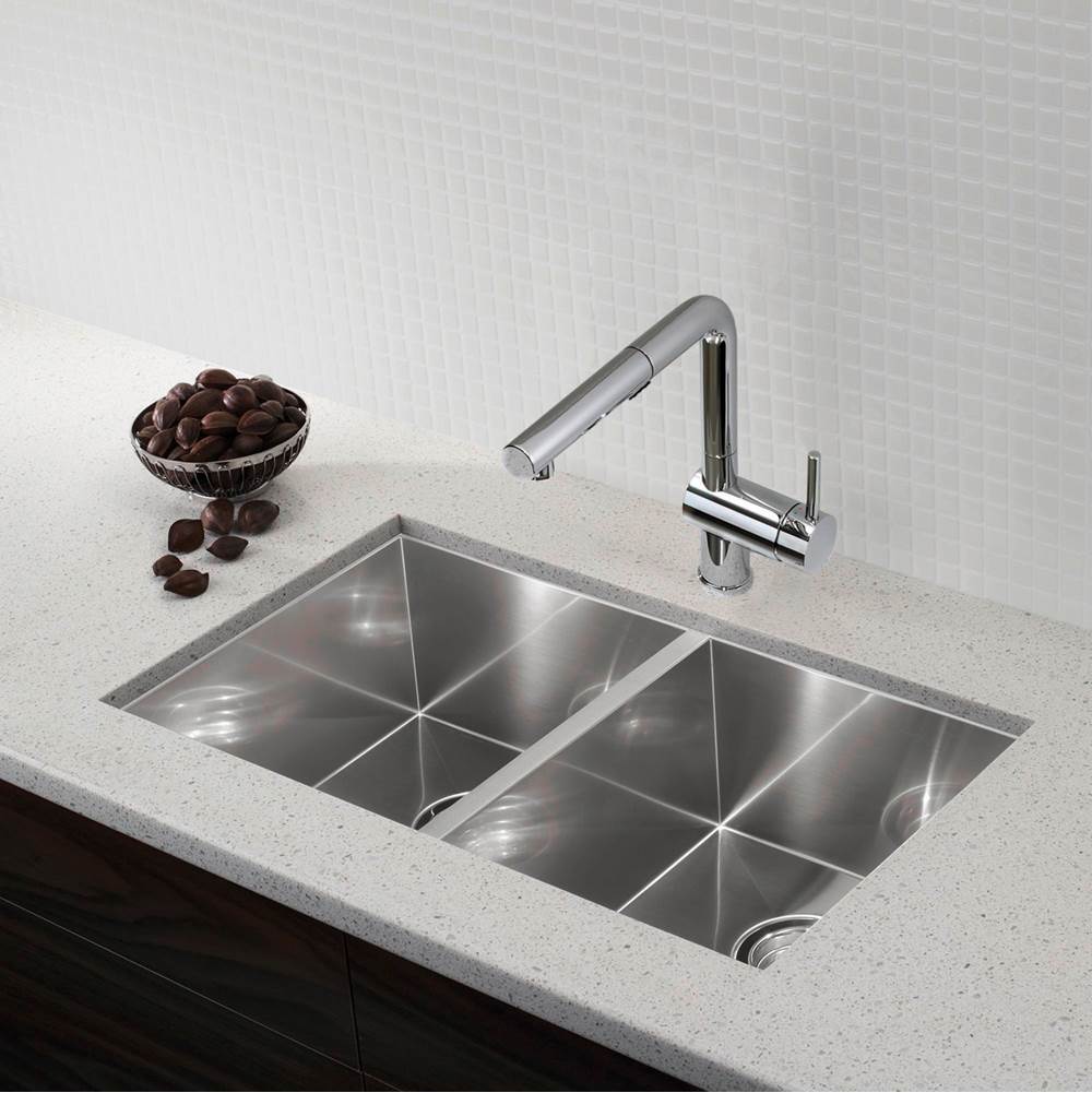 Quatrus R0 32'' 50/50 Double Bowl Undermount Stainless Steel Kitchen Sink