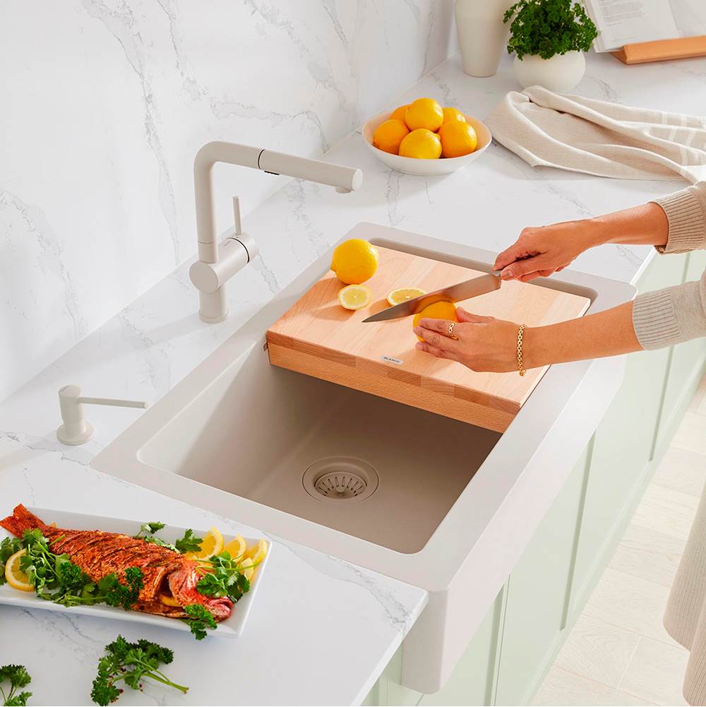 Linus Low Arc Pull-Out Dual-Spray Kitchen Faucet - Volcano Gray