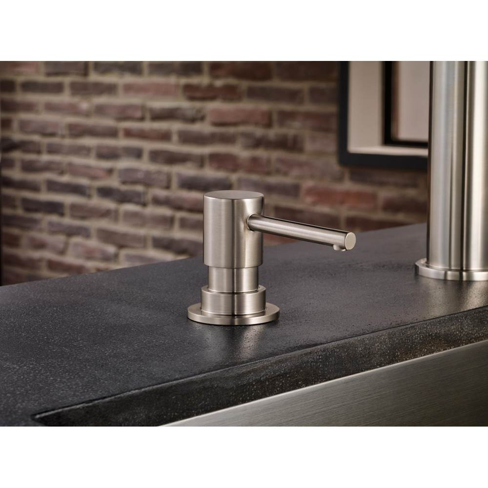 Solna Single Handle Articulating Kitchen Faucet