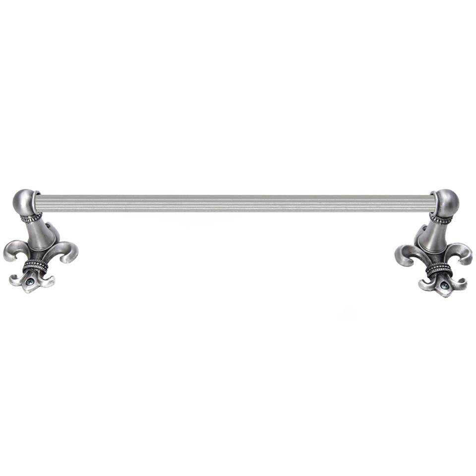 Carpe Diem Hardware - Charlemagne 32'' O.C Approx Towel Bar w/ 5/8'' Reeded Center - Soft Gold