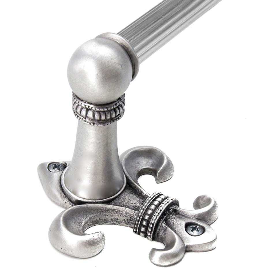 Charlemagne 32'' O.C Approx Towel Bar w/ 5/8'' Reeded Center