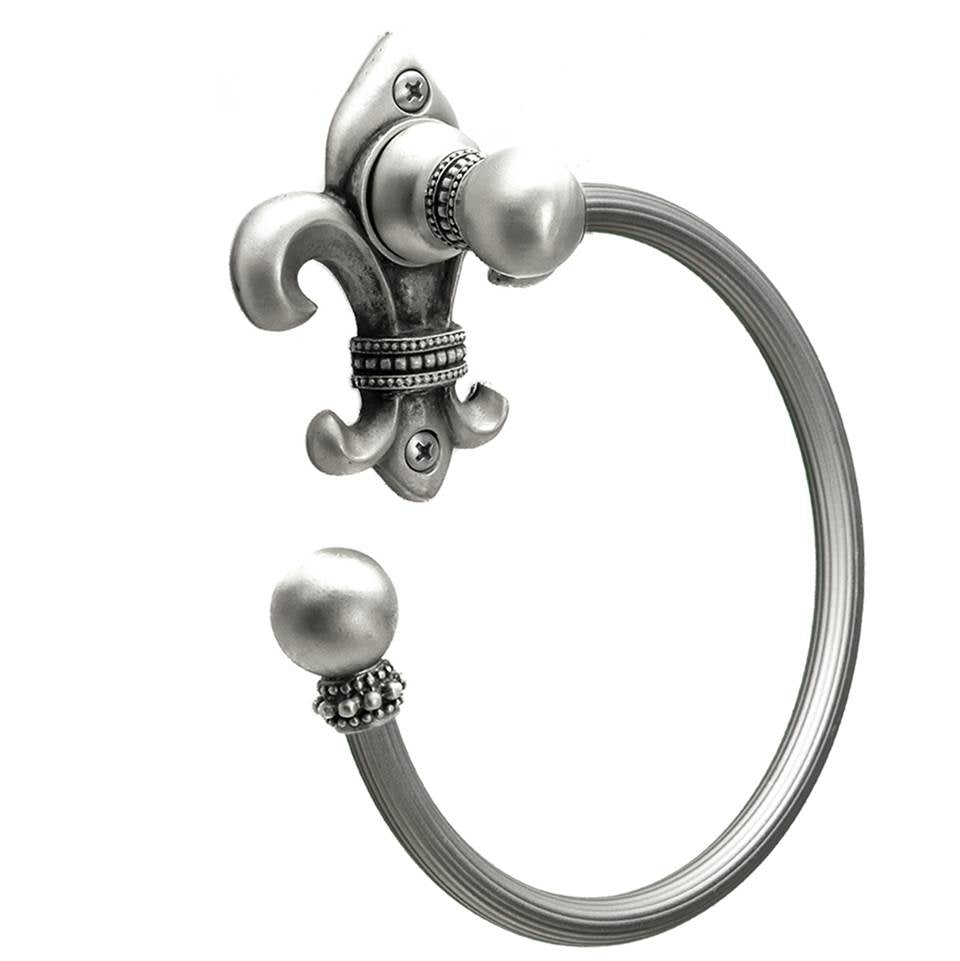 Charlemagne Swing Towel Reeded Ring Left