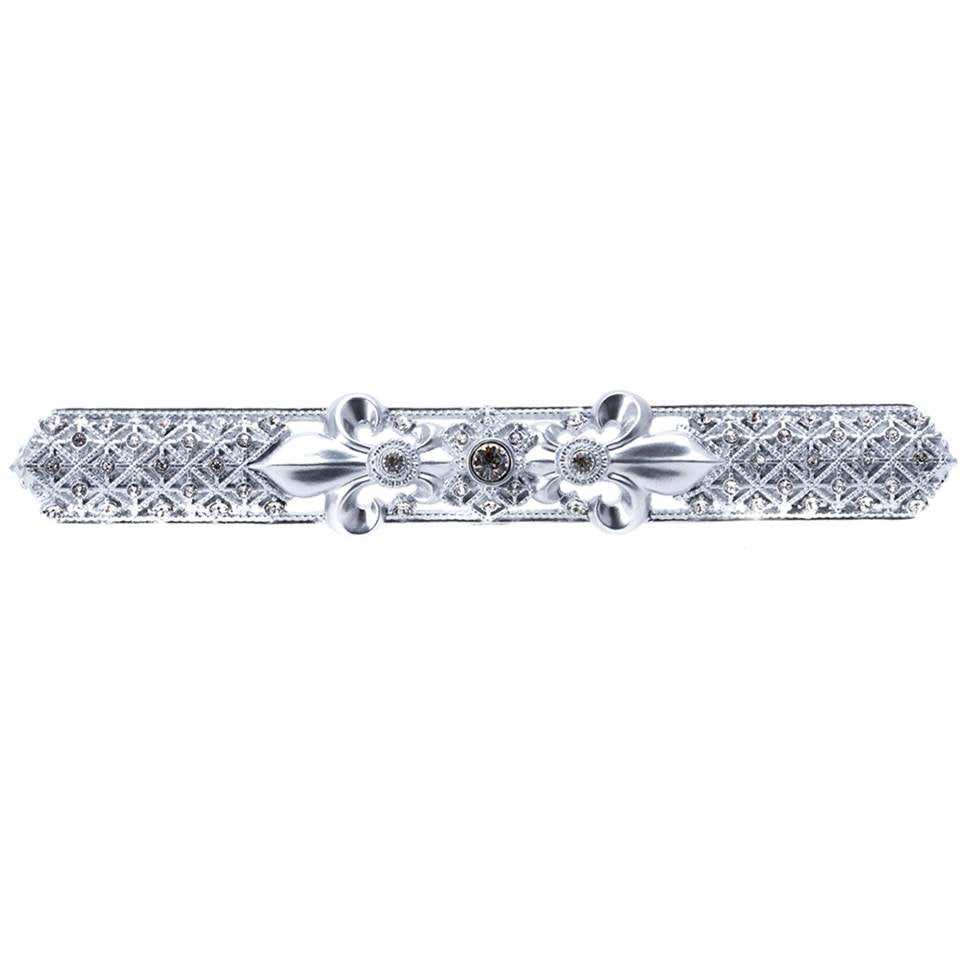 Carpe Diem Hardware - Carpe Diem Hardware 7638-24C Versailles Platinum 5'' O.C. Large Pull Fleur De Lys W/ Swarovski Crystals And Decorative Column Feet - Platinum