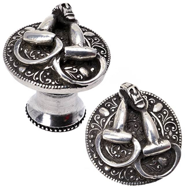 Carpe Diem Hardware - Bits On Classic Background Knob Right - Chalice