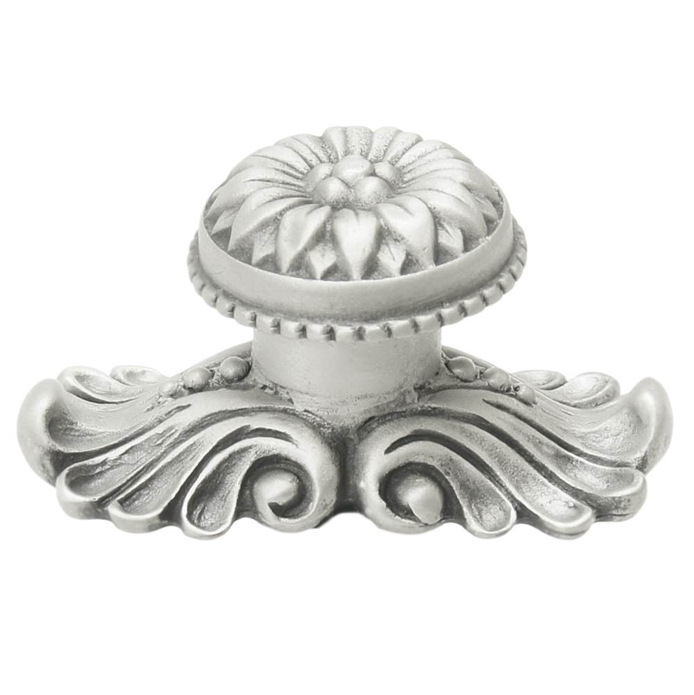 Acanthus Large Knob w/ Flared Foot Rosette Style w/ Medium Backplate