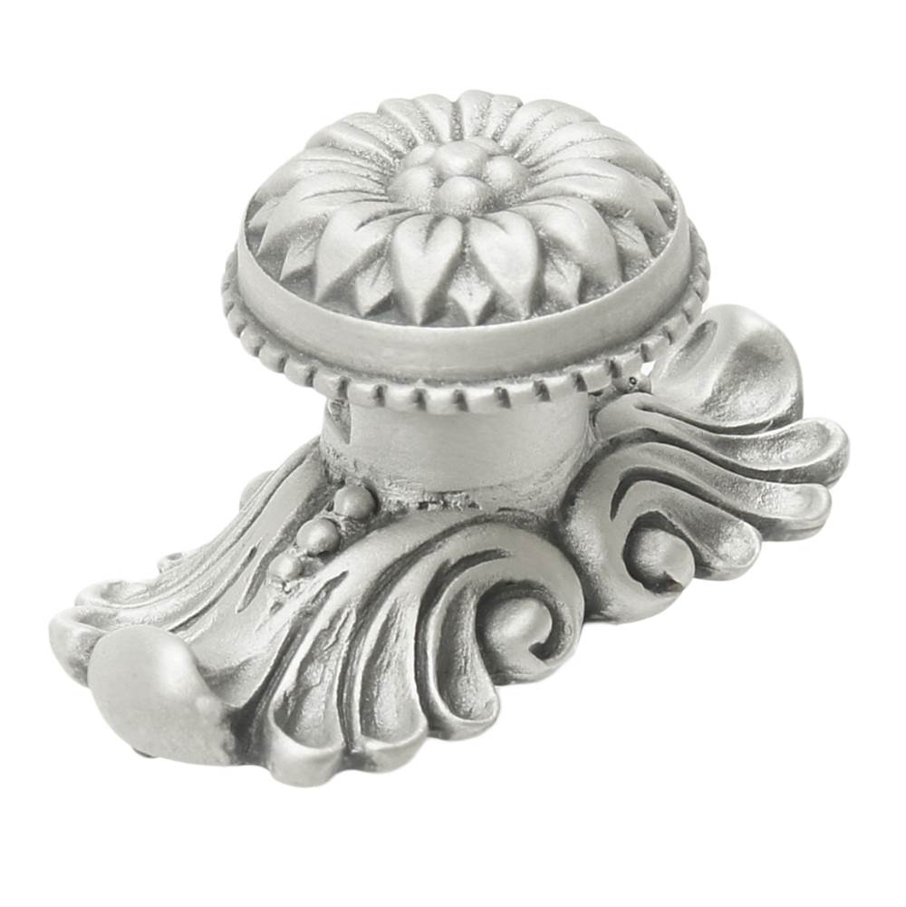 Acanthus Large Knob w/ Flared Foot Rosette Style w/ Medium Backplate