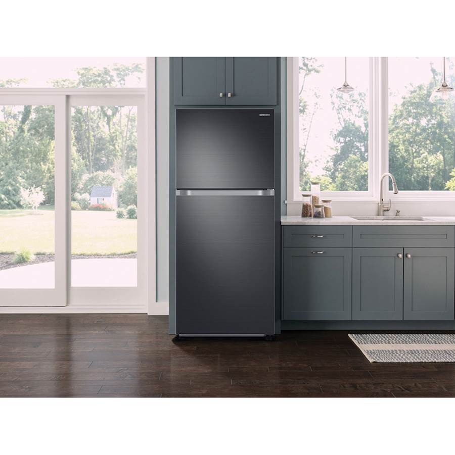 Factory installed Ice Maker, Top Mount, Black Stainless, 18 cu-ft