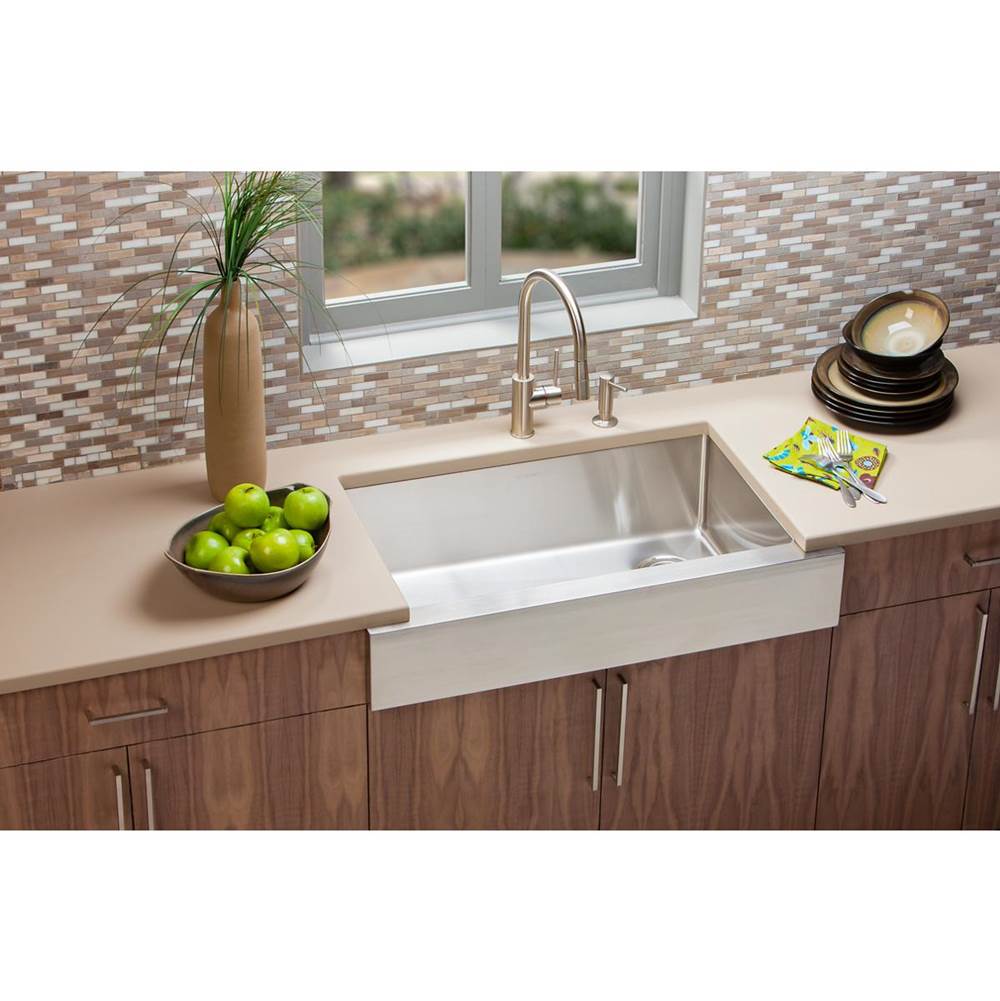 18 Gauge Stainless Steel 35.875'' x 20.25'' x 9'' Single Bowl Farmhouse Undermount Kitchen Sink