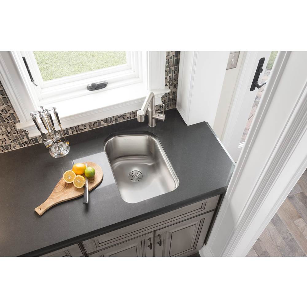 18 Gauge Stainless Steel 13.5'' x 20.4375'' x 9'' Single Bowl Undermount Kitchen Sink Kit